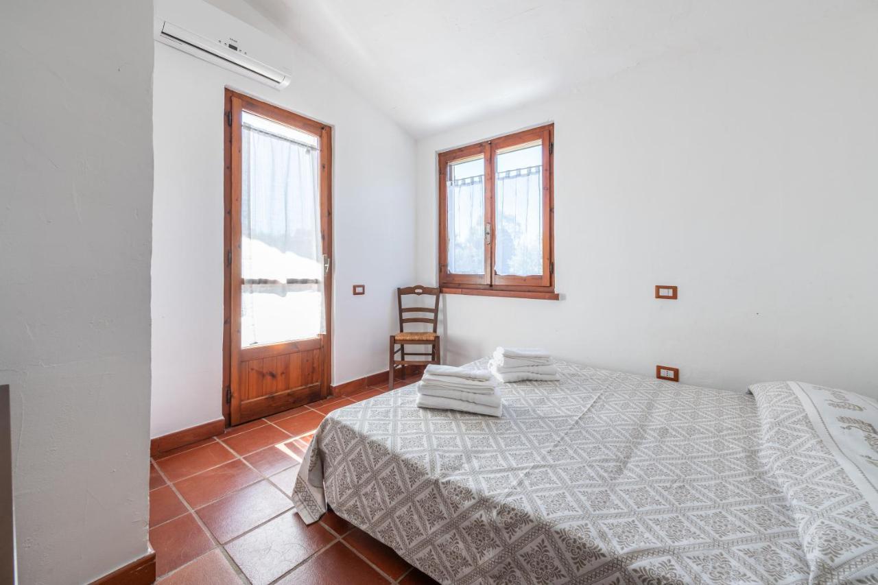 Damiano Holiday House Porto Columbu - Perd'E Sali Exterior photo